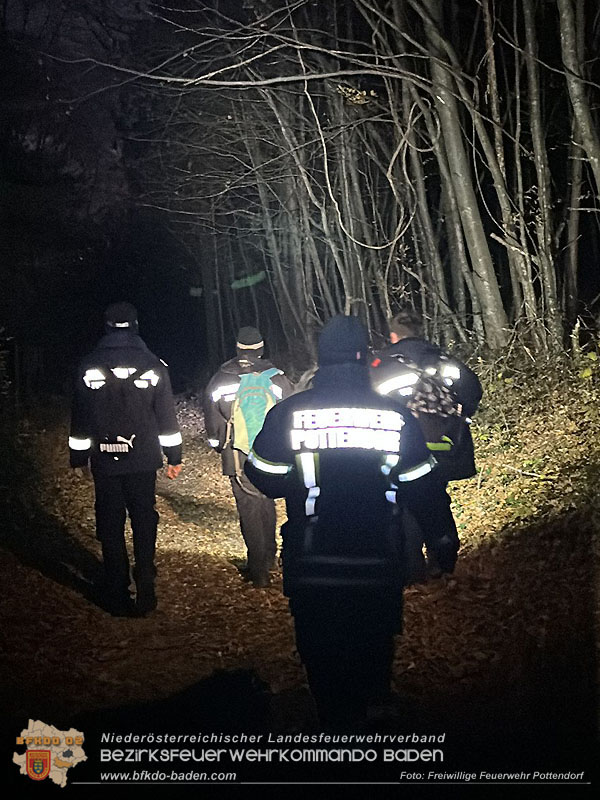 20251108_Nachtwanderung der Feuerwehrjugend des Bezirks Baden in Aigen 20251108_Nachtwanderung der Feuerwehrjugend des Bezirks Baden in Aigen
