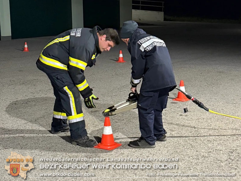 20251108_Nachtwanderung der Feuerwehrjugend des Bezirks Baden in Aigen 20251108_Nachtwanderung der Feuerwehrjugend des Bezirks Baden in Aigen