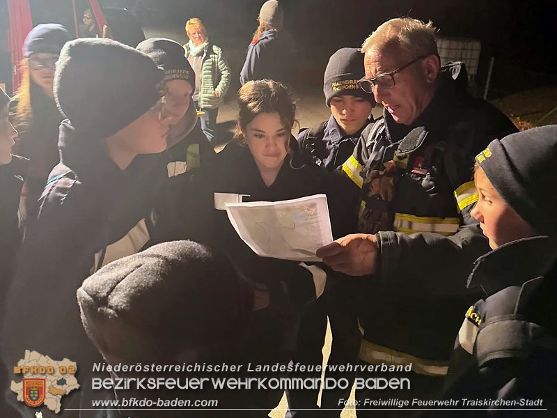 20251108_Nachtwanderung der Feuerwehrjugend des Bezirks Baden in Aigen 20251108_Nachtwanderung der Feuerwehrjugend des Bezirks Baden in Aigen