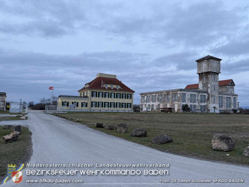 20251122_1. ZUG der 2. KHD Bereitschaft übt am Gelände des Tritolwerk  Foto: S5 Stefan Schneider BFKDO BADEN