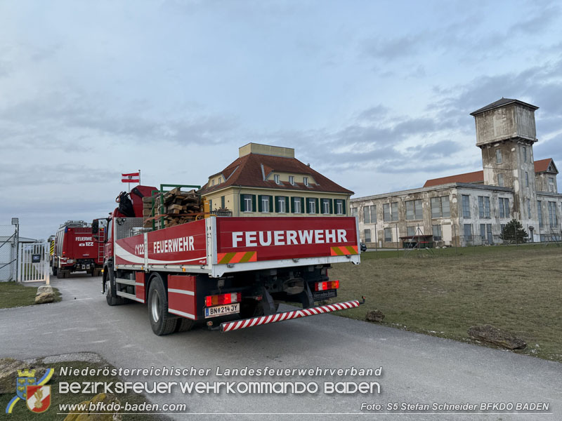 20251122_1. ZUG der 2. KHD Bereitschaft übt am Gelände des Tritolwerk  Foto: S5 Stefan Schneider BFKDO BADEN