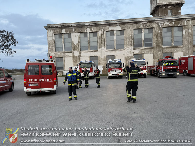 20251122_1. ZUG der 2. KHD Bereitschaft übt am Gelände des Tritolwerk  Foto: S5 Stefan Schneider BFKDO BADEN