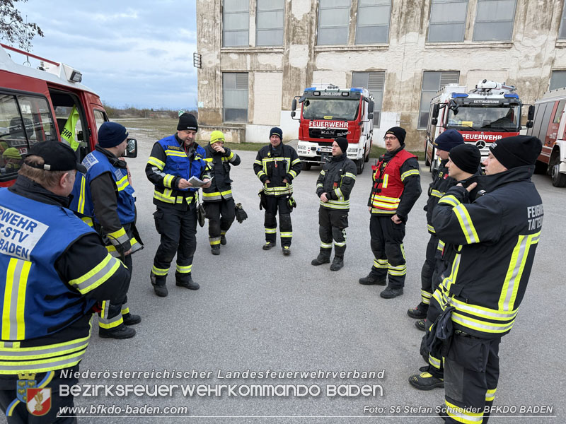 20251122_1. ZUG der 2. KHD Bereitschaft übt am Gelände des Tritolwerk  Foto: S5 Stefan Schneider BFKDO BADEN