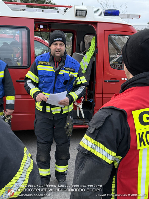 20251122_1. ZUG der 2. KHD Bereitschaft übt am Gelände des Tritolwerk  Foto: S5 Stefan Schneider BFKDO BADEN