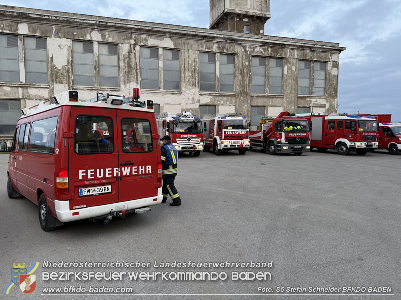 20251122_1. ZUG der 2. KHD Bereitschaft übt am Gelände des Tritolwerk  Foto: S5 Stefan Schneider BFKDO BADEN