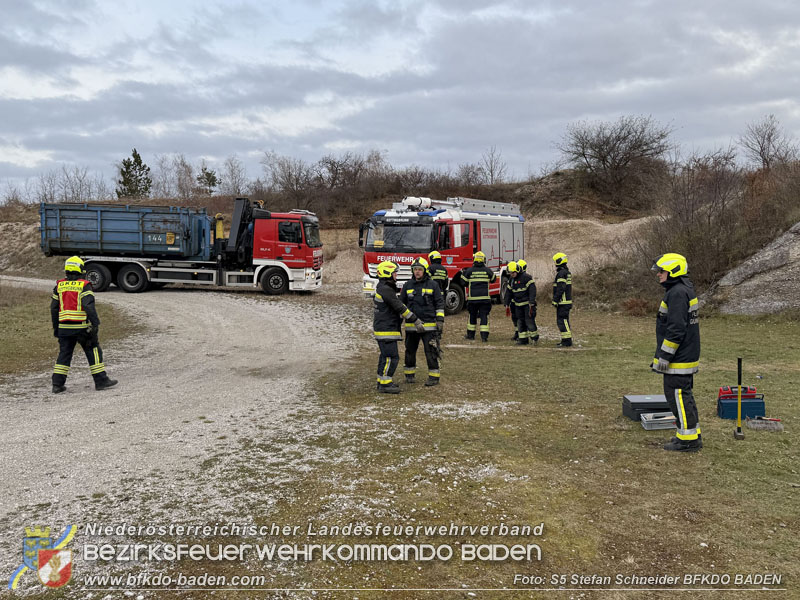 20251122_1. ZUG der 2. KHD Bereitschaft übt am Gelände des Tritolwerk  Foto: S5 Stefan Schneider BFKDO BADEN