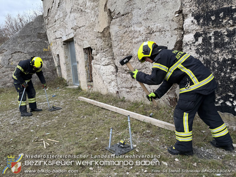 20251122_1. ZUG der 2. KHD Bereitschaft übt am Gelände des Tritolwerk  Foto: S5 Stefan Schneider BFKDO BADEN