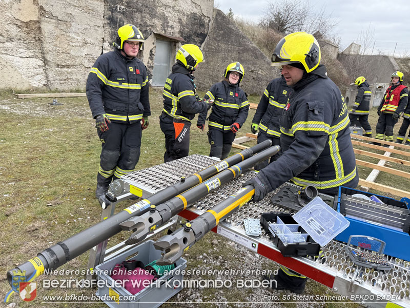 20251122_1. ZUG der 2. KHD Bereitschaft übt am Gelände des Tritolwerk  Foto: S5 Stefan Schneider BFKDO BADEN