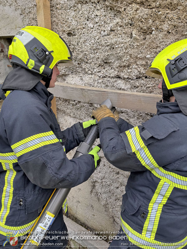 20251122_1. ZUG der 2. KHD Bereitschaft übt am Gelände des Tritolwerk  Foto: S5 Stefan Schneider BFKDO BADEN
