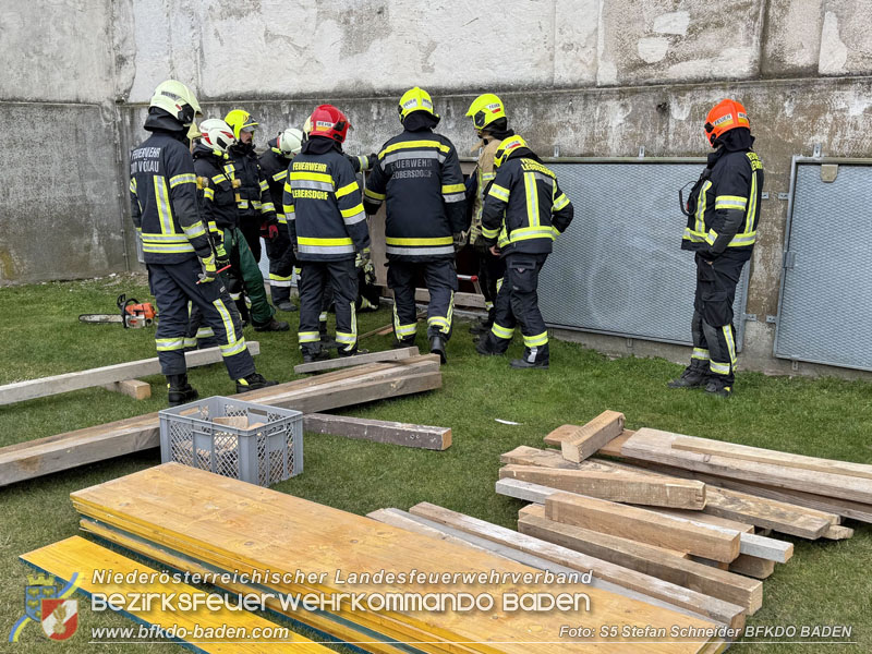20251122_1. ZUG der 2. KHD Bereitschaft übt am Gelände des Tritolwerk  Foto: S5 Stefan Schneider BFKDO BADEN
