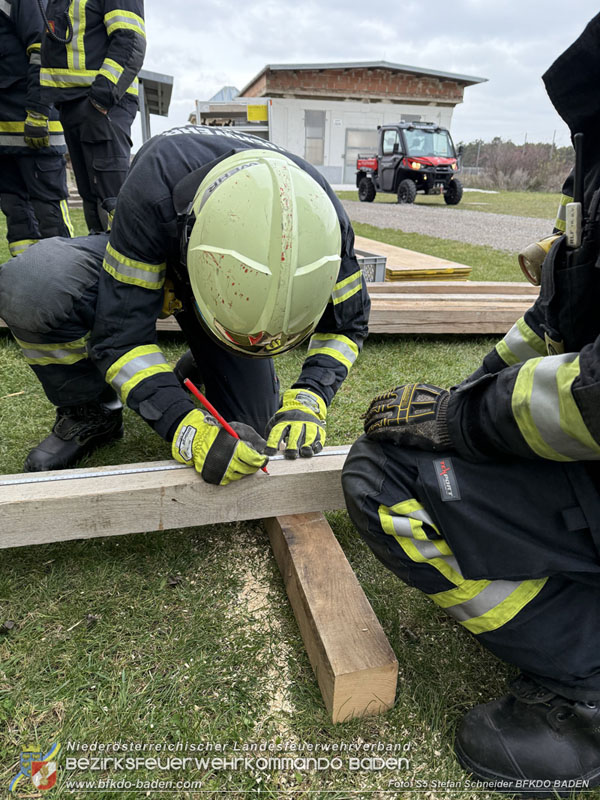 20251122_1. ZUG der 2. KHD Bereitschaft übt am Gelände des Tritolwerk  Foto: S5 Stefan Schneider BFKDO BADEN