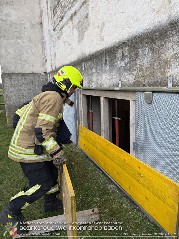 20251122_1. ZUG der 2. KHD Bereitschaft übt am Gelände des Tritolwerk  Foto: S5 Stefan Schneider BFKDO BADEN