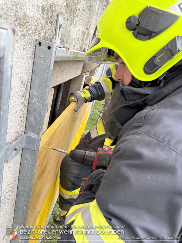 20251122_1. ZUG der 2. KHD Bereitschaft übt am Gelände des Tritolwerk  Foto: S5 Stefan Schneider BFKDO BADEN