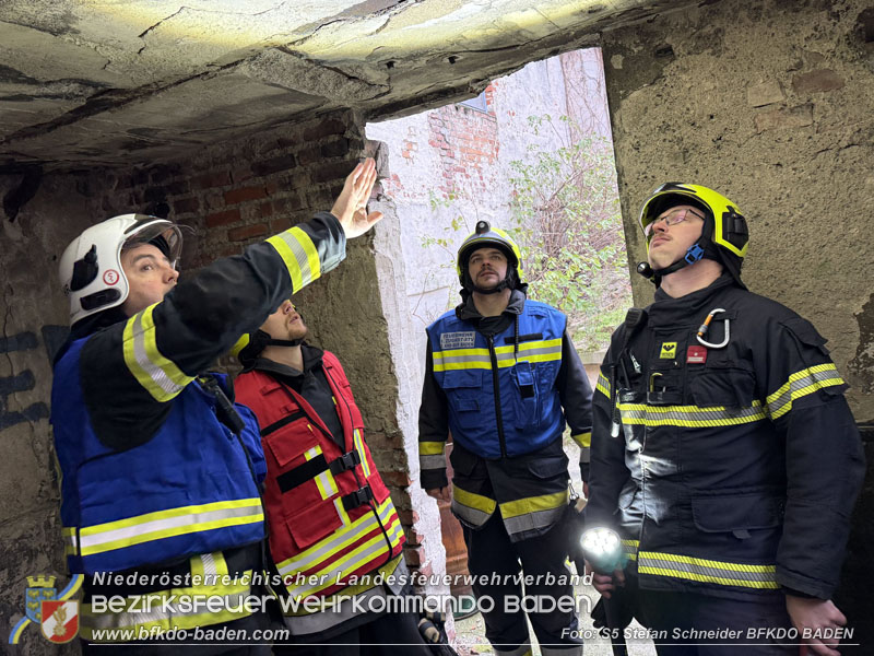 20251122_1. ZUG der 2. KHD Bereitschaft übt am Gelände des Tritolwerk  Foto: S5 Stefan Schneider BFKDO BADEN