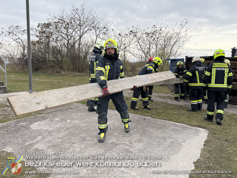 20251122_1. ZUG der 2. KHD Bereitschaft übt am Gelände des Tritolwerk  Foto: S5 Stefan Schneider BFKDO BADEN