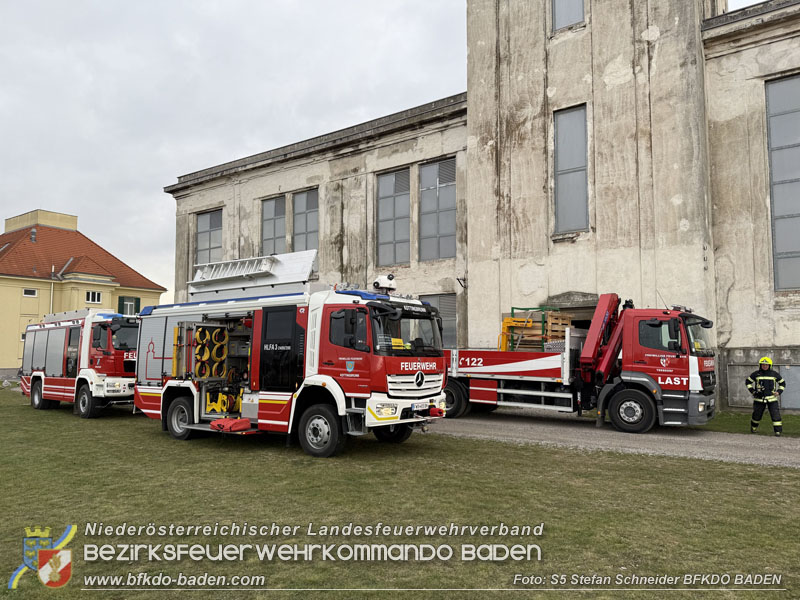 20251122_1. ZUG der 2. KHD Bereitschaft übt am Gelände des Tritolwerk  Foto: S5 Stefan Schneider BFKDO BADEN