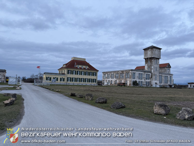20251122_3. KHD-ZUG Baden übt am Katastrophenübungsplatz Tritolwerk Eggendorf   Foto: S5 Stefan Schneider BFKDO BADEN