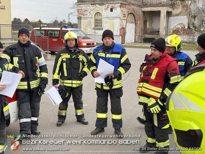 20251122_3. KHD-ZUG Baden übt am Katastrophenübungsplatz Tritolwerk Eggendorf   Foto: S5 Stefan Schneider BFKDO BADEN