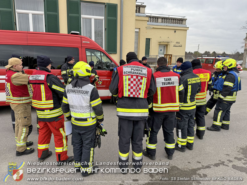 20251122_3. KHD-ZUG Baden übt am Katastrophenübungsplatz Tritolwerk Eggendorf   Foto: S5 Stefan Schneider BFKDO BADEN