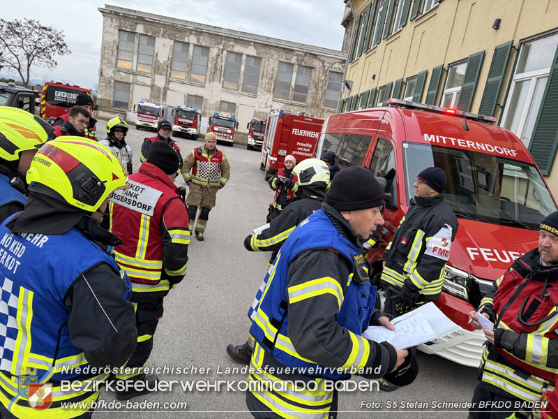 20251122_3. KHD-ZUG Baden übt am Katastrophenübungsplatz Tritolwerk Eggendorf   Foto: S5 Stefan Schneider BFKDO BADEN