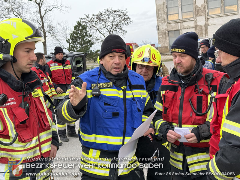 20251122_3. KHD-ZUG Baden übt am Katastrophenübungsplatz Tritolwerk Eggendorf   Foto: S5 Stefan Schneider BFKDO BADEN