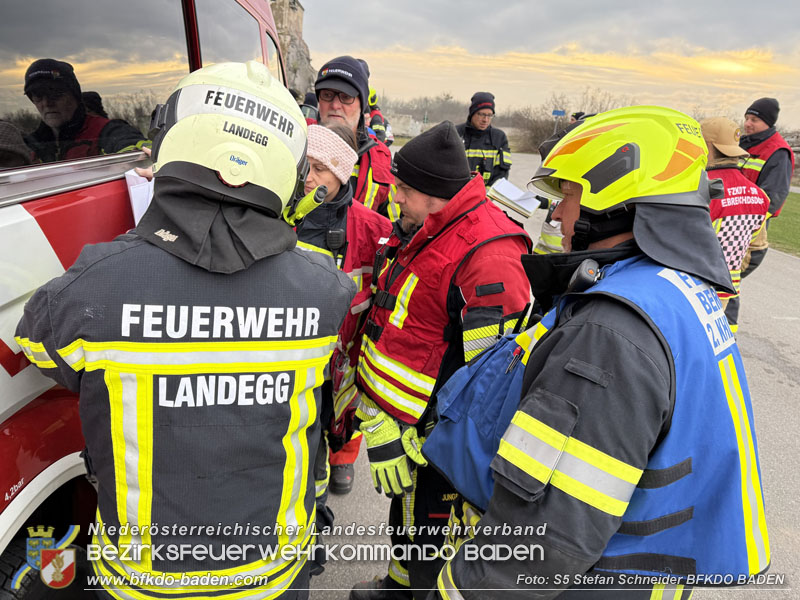 20251122_3. KHD-ZUG Baden übt am Katastrophenübungsplatz Tritolwerk Eggendorf   Foto: S5 Stefan Schneider BFKDO BADEN