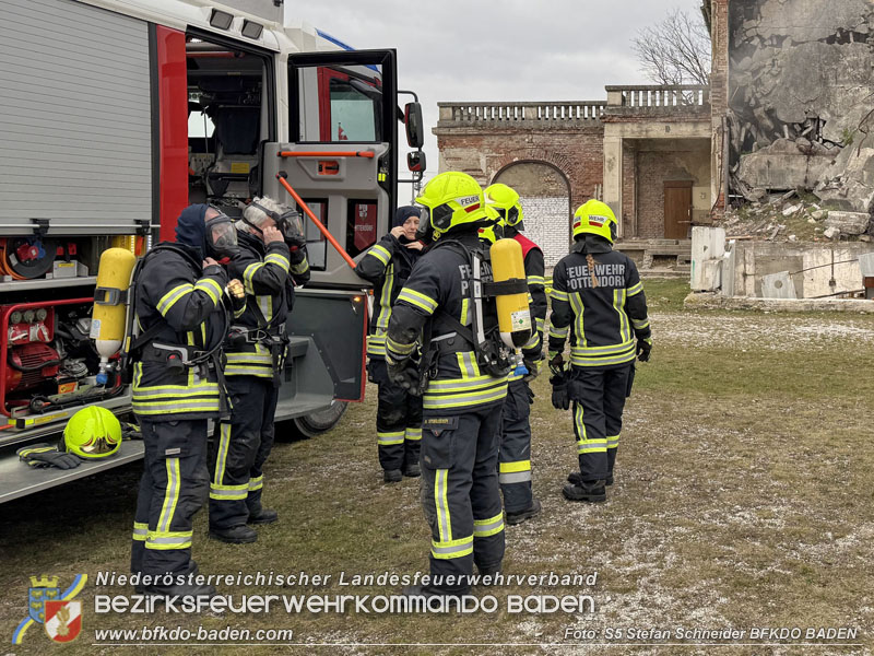 20251122_3. KHD-ZUG Baden übt am Katastrophenübungsplatz Tritolwerk Eggendorf   Foto: S5 Stefan Schneider BFKDO BADEN