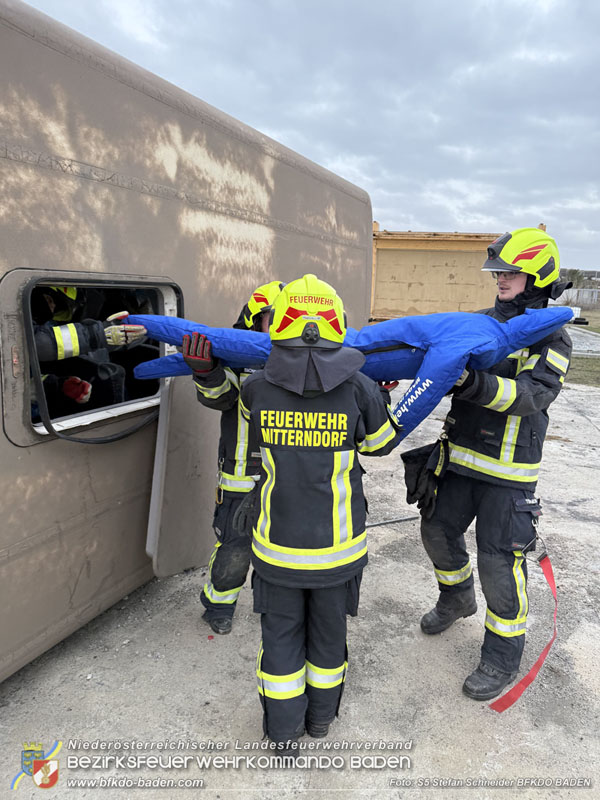 20251122_3. KHD-ZUG Baden übt am Katastrophenübungsplatz Tritolwerk Eggendorf   Foto: S5 Stefan Schneider BFKDO BADEN