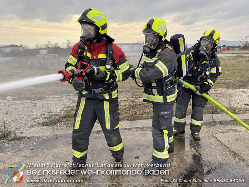 20251122_3. KHD-ZUG Baden übt am Katastrophenübungsplatz Tritolwerk Eggendorf   Foto: S5 Stefan Schneider BFKDO BADEN