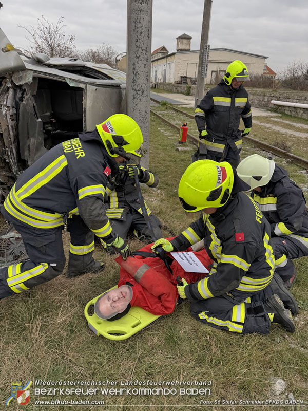 20251122_3. KHD-ZUG Baden übt am Katastrophenübungsplatz Tritolwerk Eggendorf   Foto: S5 Stefan Schneider BFKDO BADEN