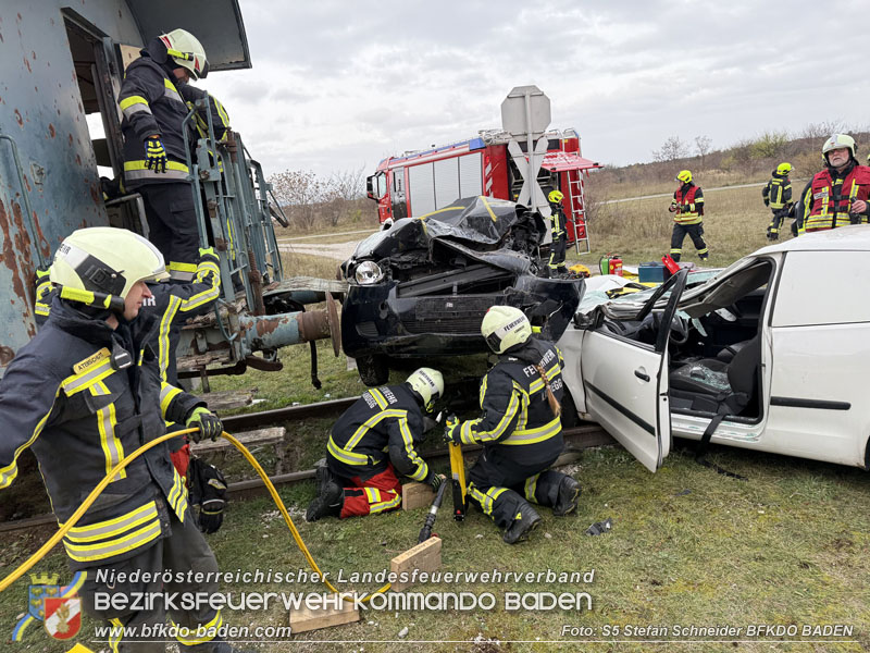 20251122_3. KHD-ZUG Baden übt am Katastrophenübungsplatz Tritolwerk Eggendorf   Foto: S5 Stefan Schneider BFKDO BADEN
