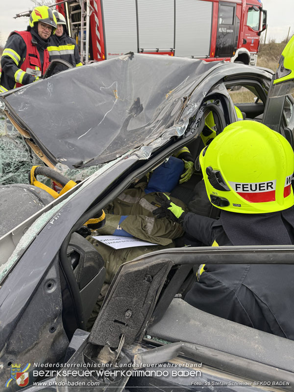 20251122_3. KHD-ZUG Baden übt am Katastrophenübungsplatz Tritolwerk Eggendorf   Foto: S5 Stefan Schneider BFKDO BADEN