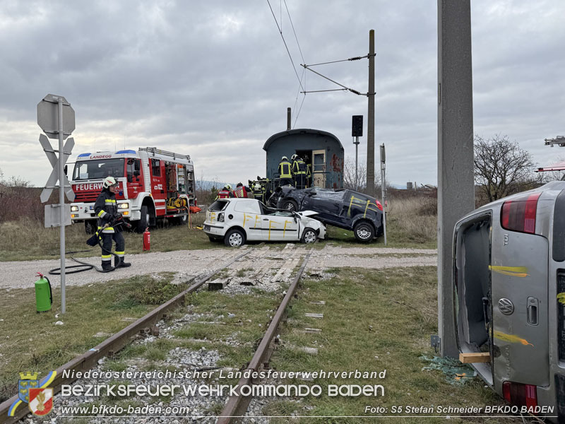 20251122_3. KHD-ZUG Baden übt am Katastrophenübungsplatz Tritolwerk Eggendorf   Foto: S5 Stefan Schneider BFKDO BADEN