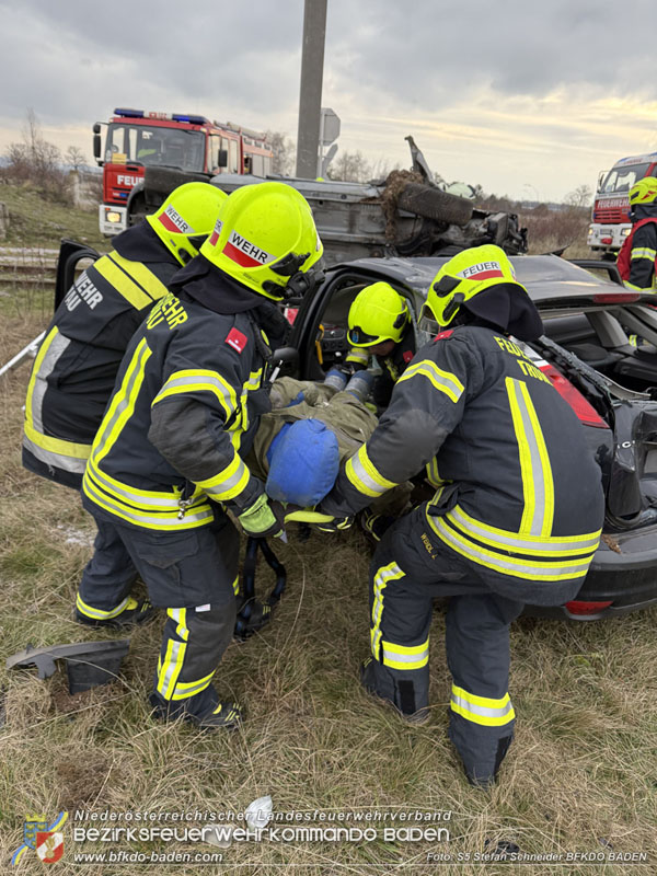 20251122_3. KHD-ZUG Baden übt am Katastrophenübungsplatz Tritolwerk Eggendorf   Foto: S5 Stefan Schneider BFKDO BADEN
