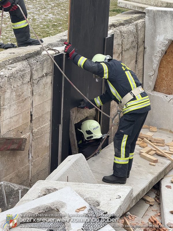 20251122_3. KHD-ZUG Baden übt am Katastrophenübungsplatz Tritolwerk Eggendorf   Foto: S5 Stefan Schneider BFKDO BADEN