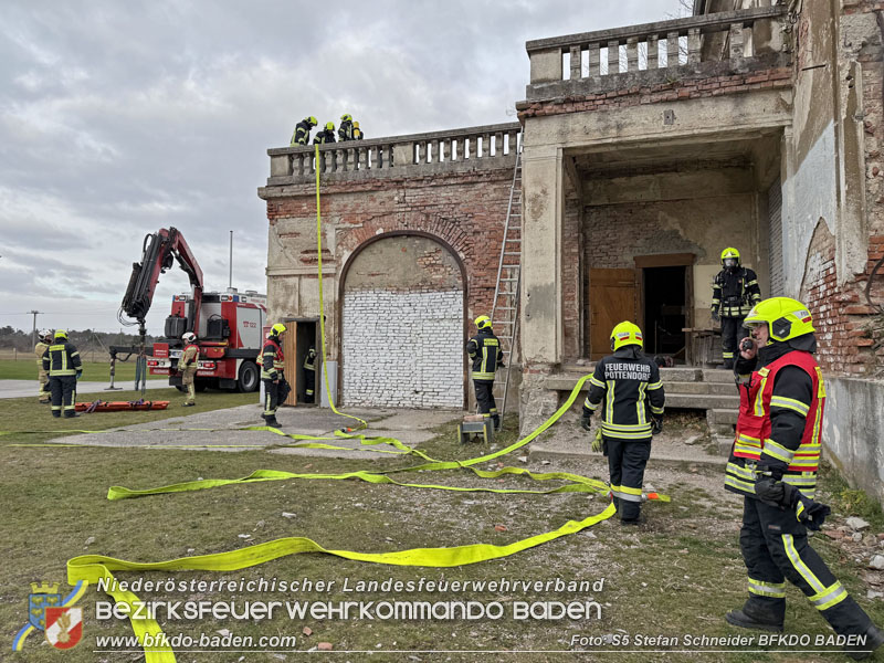 20251122_3. KHD-ZUG Baden übt am Katastrophenübungsplatz Tritolwerk Eggendorf   Foto: S5 Stefan Schneider BFKDO BADEN