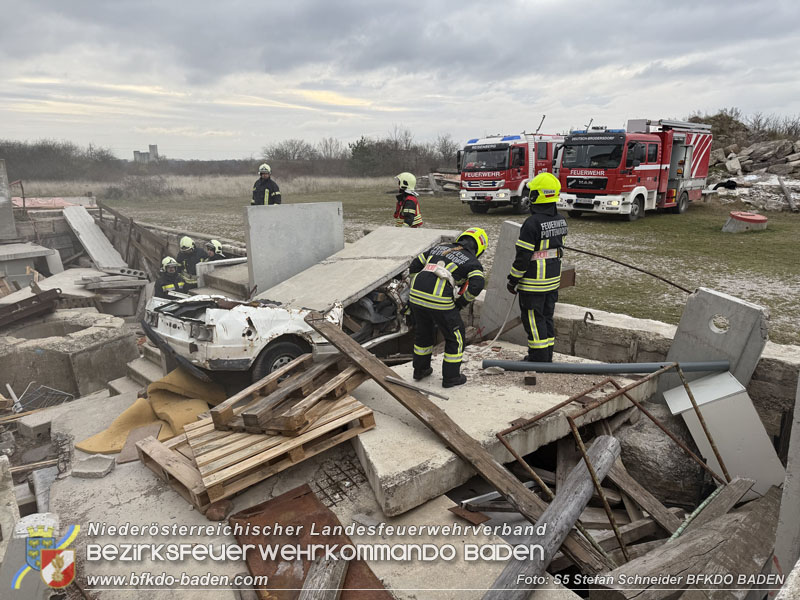 20251122_3. KHD-ZUG Baden übt am Katastrophenübungsplatz Tritolwerk Eggendorf   Foto: S5 Stefan Schneider BFKDO BADEN