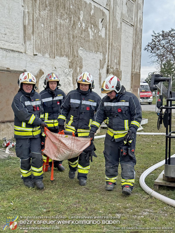 20251122_3. KHD-ZUG Baden übt am Katastrophenübungsplatz Tritolwerk Eggendorf   Foto: S5 Stefan Schneider BFKDO BADEN