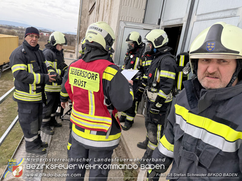 20251122_3. KHD-ZUG Baden übt am Katastrophenübungsplatz Tritolwerk Eggendorf   Foto: S5 Stefan Schneider BFKDO BADEN