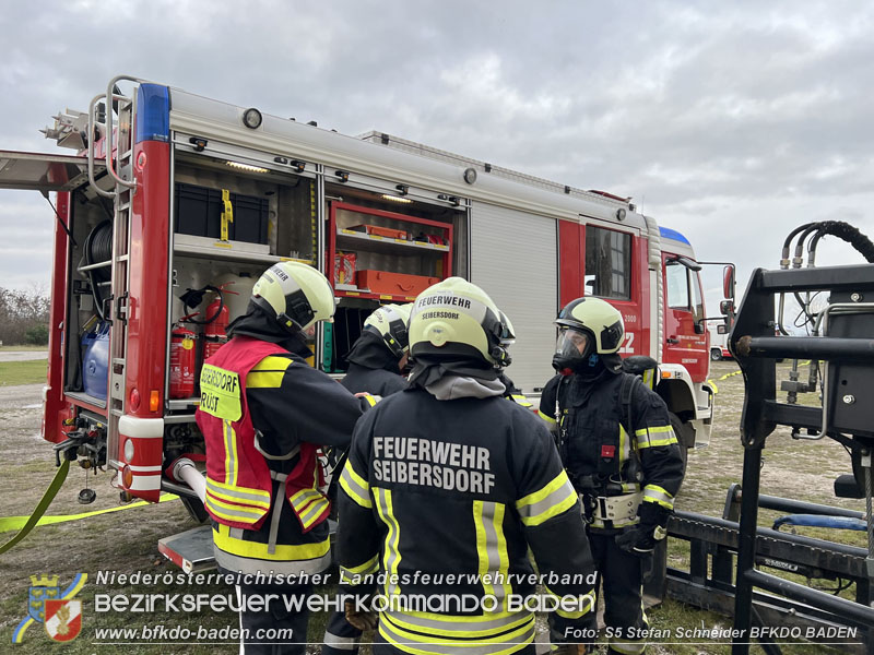20251122_3. KHD-ZUG Baden übt am Katastrophenübungsplatz Tritolwerk Eggendorf   Foto: S5 Stefan Schneider BFKDO BADEN