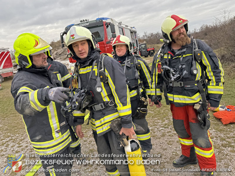 20251122_3. KHD-ZUG Baden übt am Katastrophenübungsplatz Tritolwerk Eggendorf   Foto: S5 Stefan Schneider BFKDO BADEN