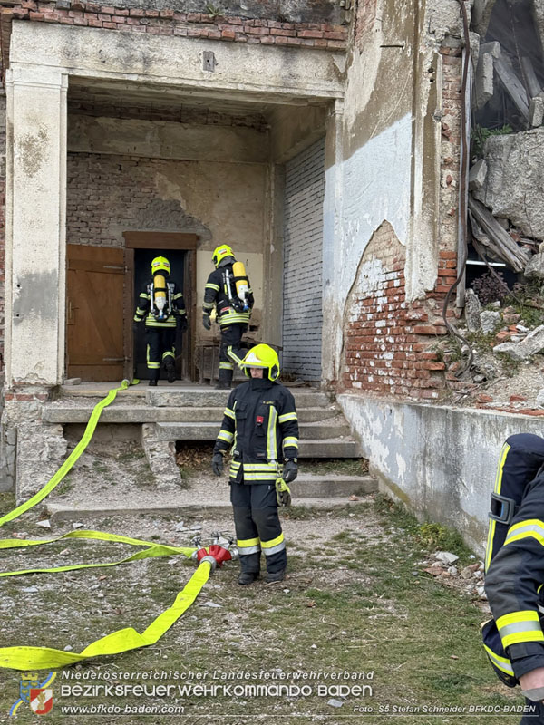 20251122_3. KHD-ZUG Baden übt am Katastrophenübungsplatz Tritolwerk Eggendorf   Foto: S5 Stefan Schneider BFKDO BADEN