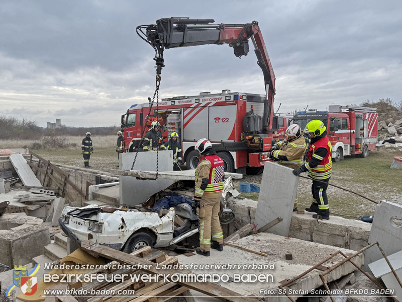 20251122_3. KHD-ZUG Baden übt am Katastrophenübungsplatz Tritolwerk Eggendorf   Foto: S5 Stefan Schneider BFKDO BADEN