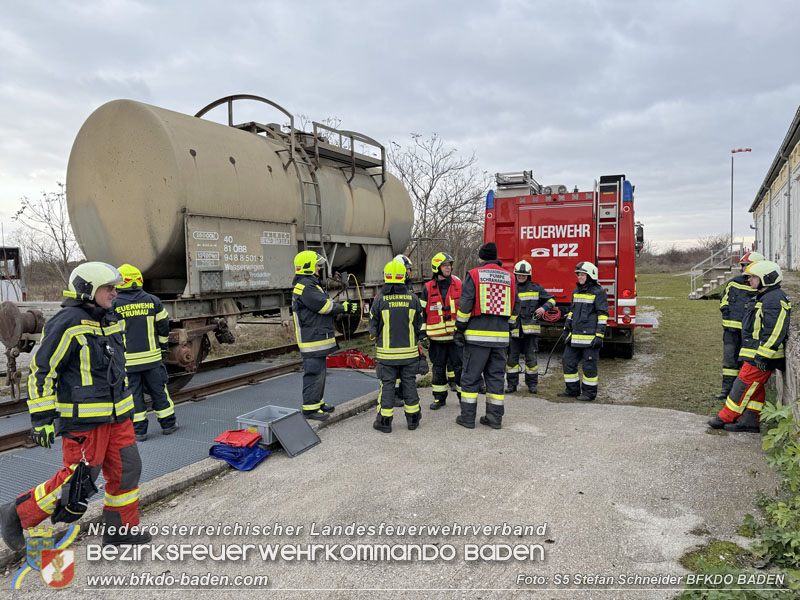 20251122_3. KHD-ZUG Baden übt am Katastrophenübungsplatz Tritolwerk Eggendorf   Foto: S5 Stefan Schneider BFKDO BADEN