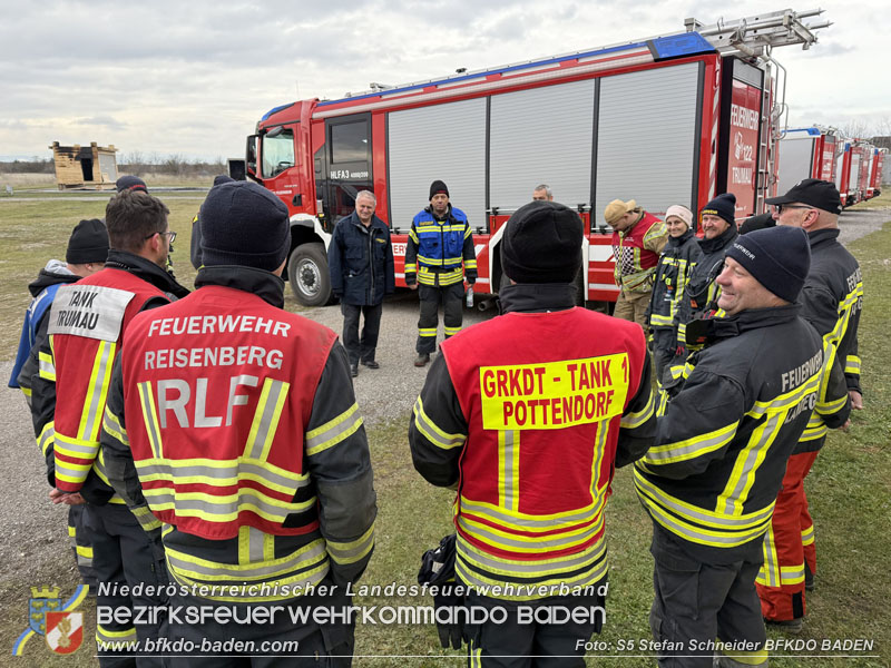20251122_3. KHD-ZUG Baden übt am Katastrophenübungsplatz Tritolwerk Eggendorf   Foto: S5 Stefan Schneider BFKDO BADEN