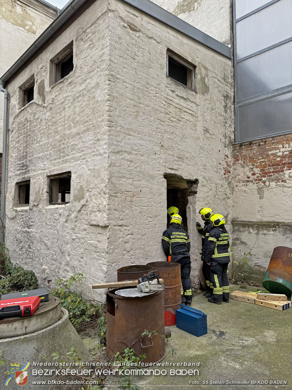 20251122_1. ZUG der 2. KHD Bereitschaft übt am Gelände des Tritolwerk  Foto: S5 Stefan Schneider BFKDO BADEN