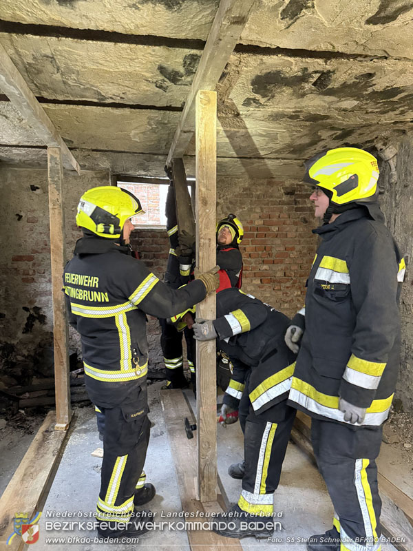 20251122_1. ZUG der 2. KHD Bereitschaft übt am Gelände des Tritolwerk  Foto: S5 Stefan Schneider BFKDO BADEN