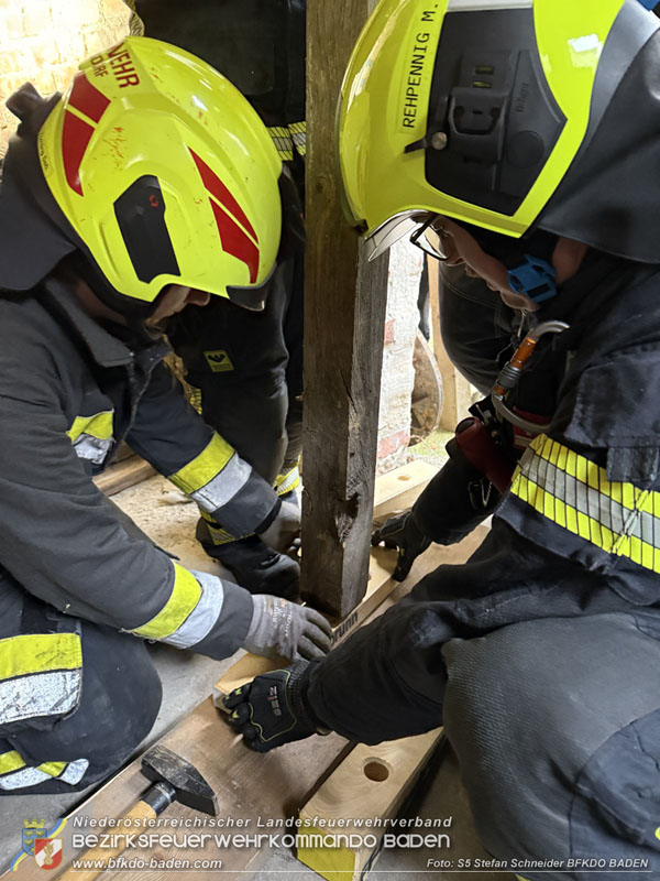 20251122_1. ZUG der 2. KHD Bereitschaft übt am Gelände des Tritolwerk  Foto: S5 Stefan Schneider BFKDO BADEN