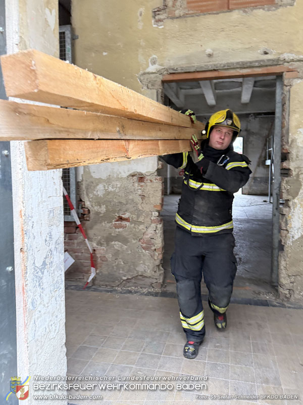 20251122_1. ZUG der 2. KHD Bereitschaft übt am Gelände des Tritolwerk  Foto: S5 Stefan Schneider BFKDO BADEN