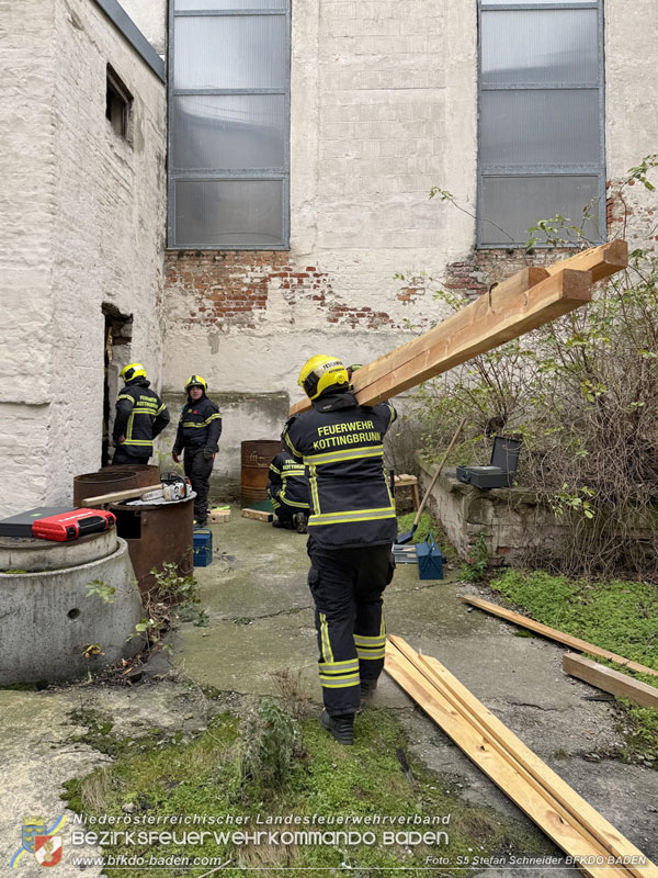 20251122_1. ZUG der 2. KHD Bereitschaft übt am Gelände des Tritolwerk  Foto: S5 Stefan Schneider BFKDO BADEN